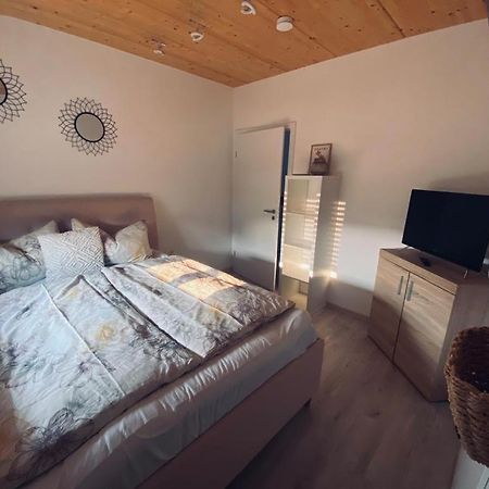 Zimmer M. Eigenem Bad Und Badewanne Direkt Am Wald Amöneburg 외부 사진