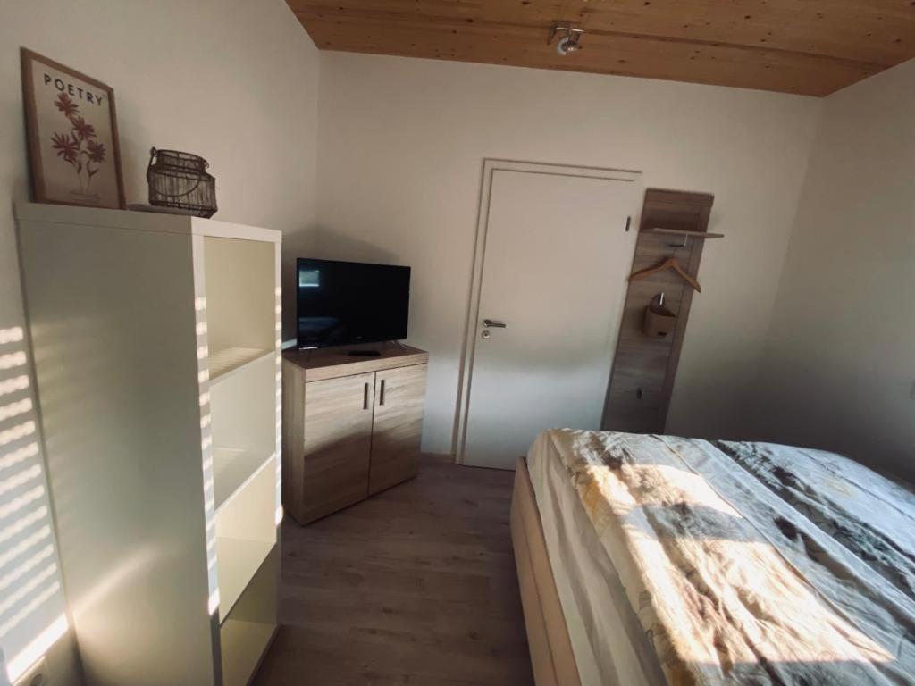 Zimmer M. Eigenem Bad Und Badewanne Direkt Am Wald Amöneburg 외부 사진